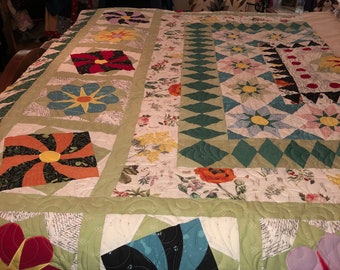 King Size  Quilt Pieced and Appliqué Floral