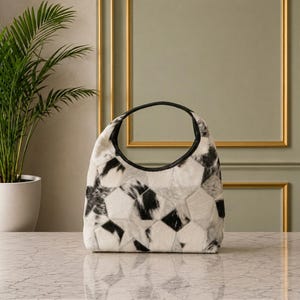 Bolso hobo de piel de vaca con retazos, bolso de piel con pelo en tonos sal y pimienta, bolso de mano negro, blanco y gris, bolso de hombro estilo western boho, regalo para ella.