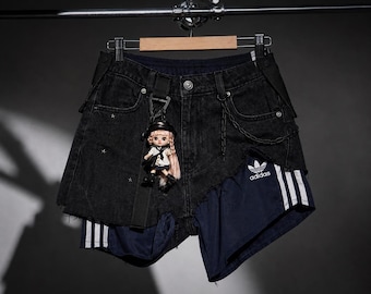 Pantalones cortos únicos, reciclados a partir de piezas de Adidas y tela vaquera.