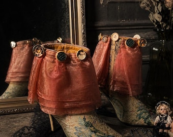 Botas de tacón recicladas “Romantic Decay” / Dollcore Vintage / Zapatos hechos a mano con personalidad / Pieza única