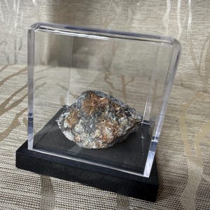 Muestra de cuarzo mineralizado y sulfuro en bruto - 37 g / Con estuche de exhibición personalizado / Prospección manual de la geología de Maine