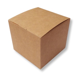 Små muggpresentaskar, kubakartong, ljus, kläder, presenter, kakor