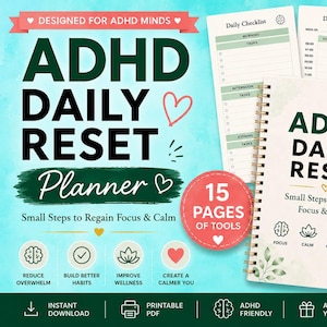 Może przedstawiać: Planer ADHD Daily Reset w oprawie spiralnej z 15 stronami narzędzi. Okładka zawiera tekst ADHD DAILY RESET Small Steps to Regain Focus & Calm oraz ikony skupienia, spokoju, organizacji i rozwoju. Zawiera codzienne listy zadań i harmonogramy.