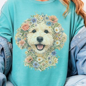 Comfort Colors Doodle Dog Gift, Golden Doodle Floral Tee, Watercolor Dog Art, Goldendoodle Owner Gift, Spring Summer, Goldendoodle Print immagine 1