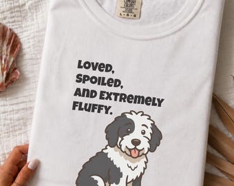 Comfort Colors Sheepadoodle-Hunde-T-Shirt | Sweatshirt für geliebte, verwöhnte und extrem flauschige Hunde | Rundhals-Shirt für Sheepadoodle-Fans, Geschenk für Tierliebhaber