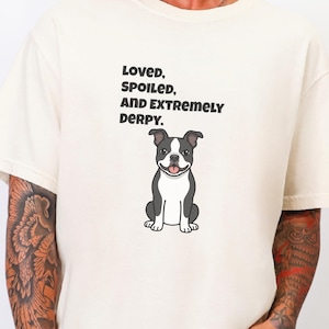 Comfort Colors rolig Bostonterrier-tröja, älskad, bortskämd och extremt derpy-tröja, nyckfull Bostonterrier-tröja för hundägare, rolig hundtröja bild 1
