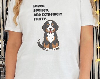 Camiseta Comfort Colors Bernedoodle / Sudadera "Amado, mimado y extremadamente esponjoso" / Personalización divertida de Bernedoodle, camiseta de Bernedoodle