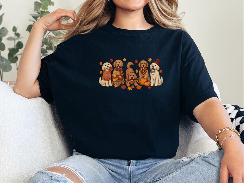 Herbst-Shirt mit Golden-Retriever-Motiv, Geschenk für Hundeliebhaber im Herbst, T-Shirt für Golden-Retriever-Mama, Sweatshirt mit Kürbismotiv, Kuschelige Kleidung für Welpen im Herbst Bild 5