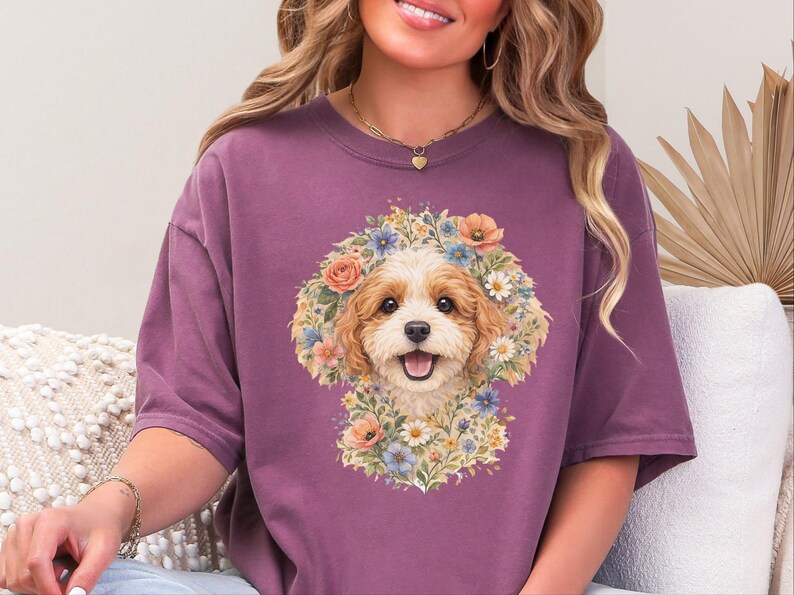 Camiseta Comfort Colors com estampa floral para cachorro, estampa de rosto de Cavapoo | Retrato moderno de pet para mães de cachorro | Arte vintage de animais, presente para donos, camiseta com estampa de rosto de pet imagem 1