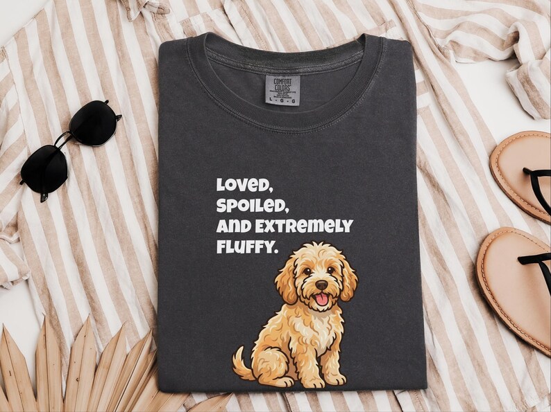 T-shirt Comfort Colors pour maman de Cockapoo, T-shirt « Aimée, gâtée et extrêmement douce », T-shirt pour propriétaire de Goldendoodle, Vêtements pour amoureux des chiens Cavapoo image 10