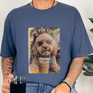 Koszulka Comfort Colors Dog Coffee, koszulka Time For Coffee | Bluza Goldendoodle Labradoodle Aussiedoodle | Znawca mrożonej kawy Cavapoo zdjęcie 2