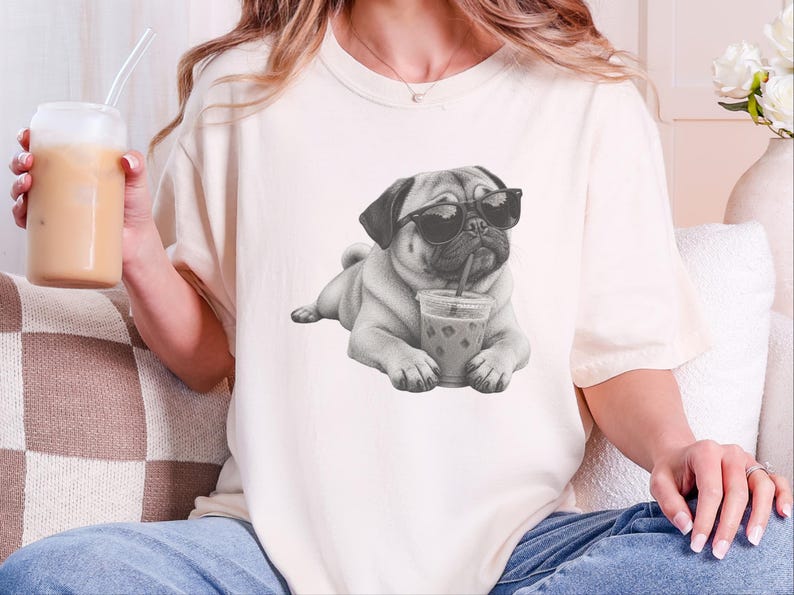 Mops älskare skjorta, rolig hund som dricker iskaffe tee, mops pappa gåva, mops mamma tröja bild 3