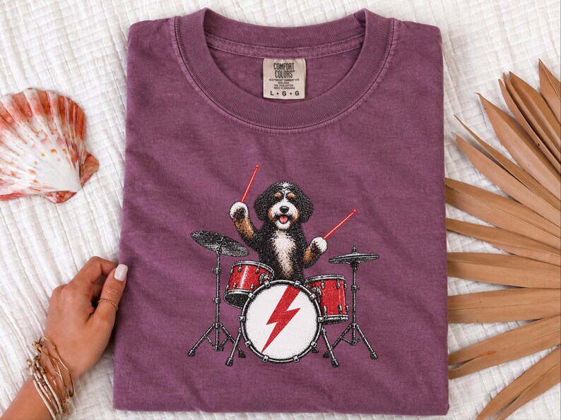 Bernedoodle-Shirt, Geschenk für Schlagzeuger, Rockband-T-Shirt, Geschenk für Musikliebhaber, Geschenk für Bernedoodle-Mama, Schlagzeuger-Shirt Bild 5