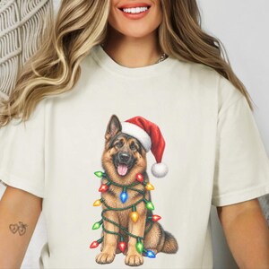 Camiseta navideña de pastor alemán, regalo navideño para perros, sudadera para mamás de pastor alemán, camiseta con luces navideñas, regalo para dueños de perros imagen 7