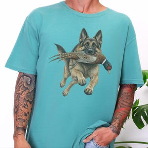 T-shirt met Duitse Herder, cadeau voor fazantenjacht, T-shirt met natuurafbeeldingen, T-shirt voor hondenliefhebbers, cadeau-idee voor jagers, cadeau voor een Duitse Herder afbeelding 3