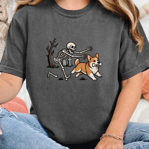 T-shirt met skelethond, Halloween Corgi-shirt, grappig Corgi-cadeau, griezelig T-shirt, Corgi-moedershirt, T-shirt met skelethond afbeelding 4