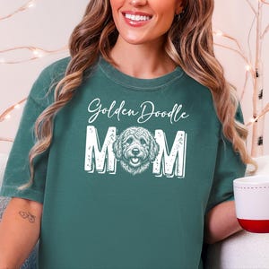 Camiseta Comfort Colors Doodle Mama, Camiseta para Mãe de Golden Doodle, Estampa para Amantes de Goldendoodle, Presente Divertido para Pais de Cães, Presente para Donos de Pets imagem 7