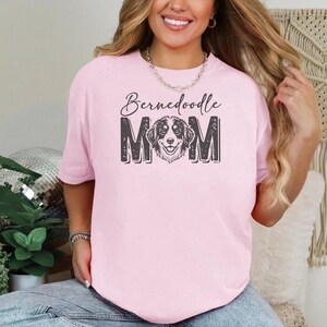 Comfort Colors T-shirt « Maman Bernedoodle hurlant à la lune », T-shirt chien rigolo, T-shirt années 90, Cadeaux amusants pour propriétaires de chiens, Hurlement à la lune, T-shirt chien rigolo image 5