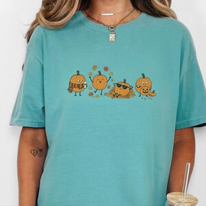Camiseta para amantes de la calabaza especiada, camiseta acogedora de otoño, PNG de café de otoño, camiseta de hojas de otoño, camiseta de temporada de calabaza imagen 3