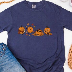 Camiseta para amantes de la calabaza especiada, camiseta acogedora de otoño, PNG de café de otoño, camiseta de hojas de otoño, camiseta de temporada de calabaza imagen 5