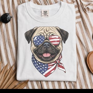 Comfort Colors Patriotisch Hondenshirt, Grappige Mopshond Sweatshirt, Patriotisch T-shirt met Amerikaanse Vlag en Mopshond, Shirt voor de Amerikaanse Onafhankelijkheidsdag (4 juli) afbeelding 3