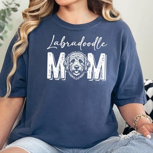 Comfort Colors Labradoodle Mama Shirt, T-shirt voor hondenliefhebbers, Gepersonaliseerd T-shirt voor huisdiereigenaren, Cadeaus voor hondenmama, Verjaardagscadeaus voor haar afbeelding 6
