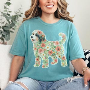 Comfort Colors Bernedoodle T-shirt, bloemensilhouet, cadeau voor hondenliefhebbers, T-shirt, tuinkunst voor hondenmoeders en -vaders, botanische huisdiereigenaar, Bernedoodle T-shirt afbeelding 4
