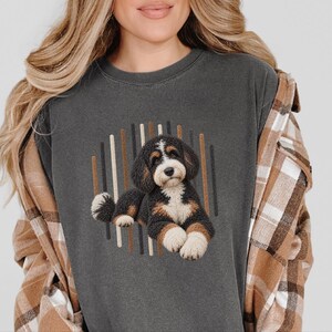 Bernedoodle shirt, cadeau voor Bernedoodle-moeder, driekleurige Bernedoodle, Doodle hondenshirt, cadeau voor Bernedoodle-eigenaar afbeelding 6