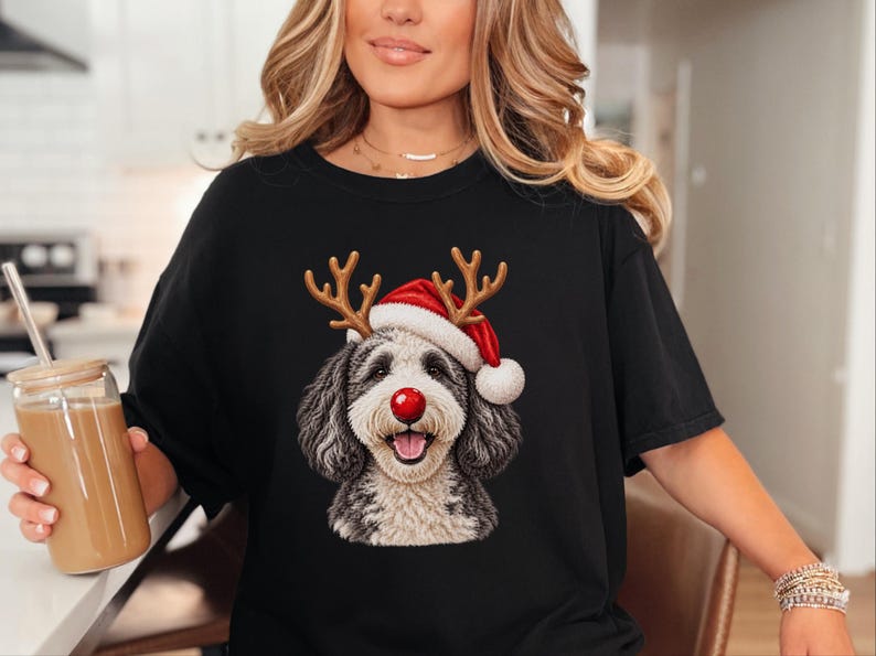 Camiseta navideña para Sheepadoodle, sudadera navideña para perros, regalo para dueños de Sheepadoodle, conjunto navideño para perros. imagen 2