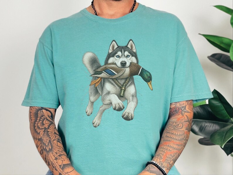 T-Shirt mit Siberian Husky-Motiv, Geschenk für Entenjäger, T-Shirt für Wasservogeljäger, Geschenk für Husky-Liebhaber, Entenjagd-Shirt, T-Shirt mit Wildtiermotiven, Geschenk für Naturliebhaber Bild 6