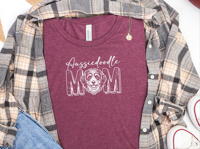 Camiseta de mamá de Aussiedoodle, camiseta de Doodle Mama, regalo personalizado para amantes de los perros, camiseta divertida para amantes del Aussie Doodle, camiseta de Doodle Mama imagen 2