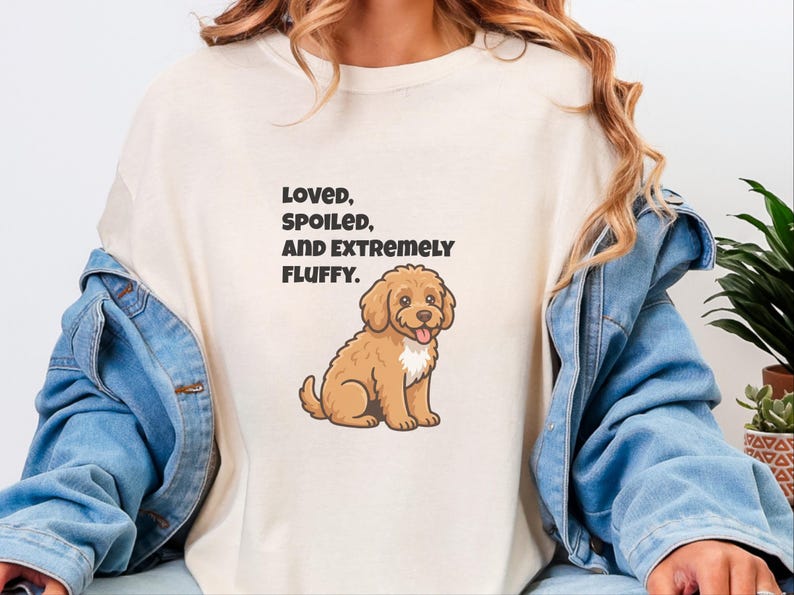 Comfort Colors Cavapoo-Hundemama-Shirt, „Geliebt, verwöhnt und extrem flauschig“-T-Shirt, Goldendoodle-Labradoodle-Besitzer-Sweatshirt, Doodle-Papa Bild 9