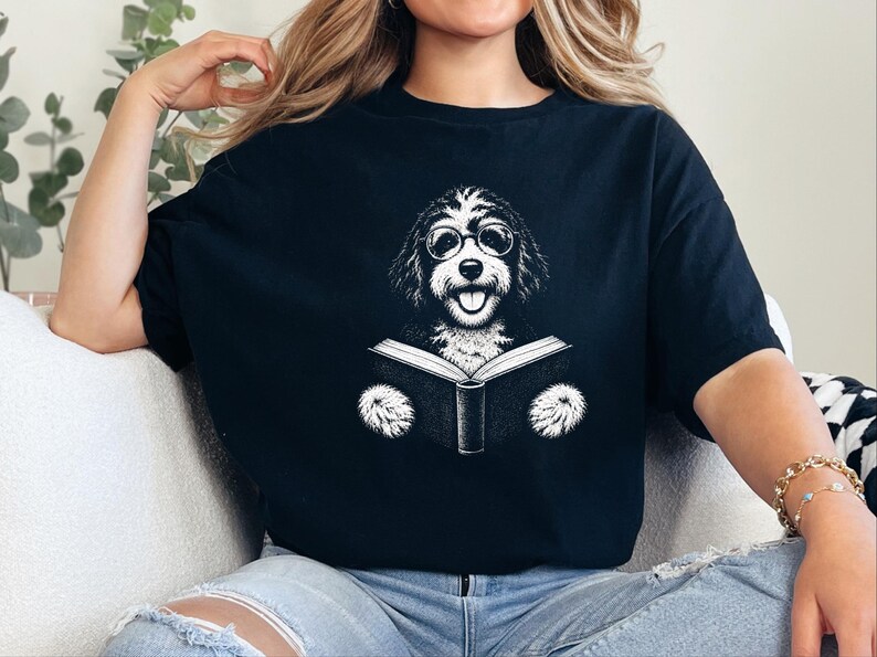 Camiseta para perros lectores, regalo para mamás de Bernedoodle, camiseta para Bernedoodles lectores, amante de los perros lectores, regalo para dueños de Doodles, camiseta de biblioteca imagen 8