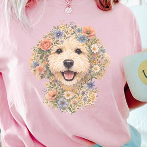 Comfort Colors Doodle Dog Gift, Golden Doodle Floral Tee, Watercolor Dog Art, Goldendoodle Owner Gift, Spring Summer, Goldendoodle Print immagine 2