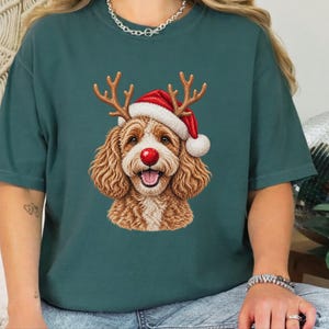Bluza świąteczna Cavapoo, prezent dla mamy Cavapoo, świąteczna koszulka dla psa, świąteczne ubrania dla zwierząt, prezent dla właściciela Cavapoo, świąteczna koszulka dla psa zdjęcie 6