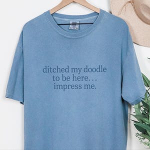 Camiseta para mamás de perros Doodle, regalo para dueños de perros Doodle, camiseta divertida para amantes de los perros, camiseta sarcástica para padres de mascotas. imagen 6
