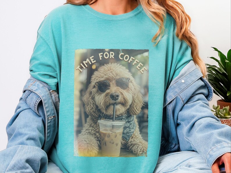 Koszulka Comfort Colors Dog Coffee, koszulka Time For Coffee | Bluza Goldendoodle Labradoodle Aussiedoodle | Znawca mrożonej kawy Cavapoo zdjęcie 3