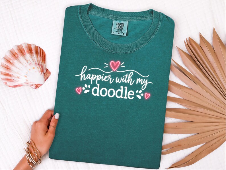 Koszulka dla mamy Doodle, szczęśliwsza z prezentem dla mojego Doodle, koszulka dla psa Doodle, koszulka dla mamy Goldendoodle, prezent dla miłośnika labradoodle, koszulka dla mamy Bernedoodle zdjęcie 5