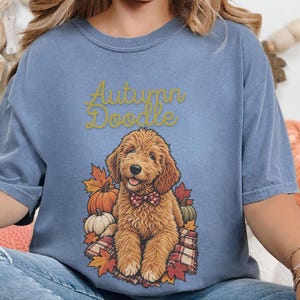 Koszulka dla psa w jesiennych kolorach Comfort Colors, koszulka dla mamy Goldendoodle, koszulka z jesiennym motywem Doodle, strój na Święto Dziękczynienia dla miłośnika psów Labradoodle, prezent dla miłośnika Doodle zdjęcie 3