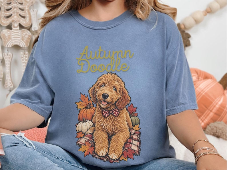 Koszulka dla psa w jesiennych kolorach Comfort Colors, koszulka dla mamy Goldendoodle, koszulka z jesiennym motywem Doodle, strój na Święto Dziękczynienia dla miłośnika psów Labradoodle, prezent dla miłośnika Doodle zdjęcie 3
