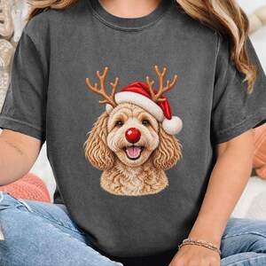 Camiseta de Natal com Maltipoo, Presente para Cachorro com Gorro de Papai Noel, Moletom de Natal para Pet, Camiseta com Filhote de Rena, Roupa de Natal para Amantes de Cães imagem 6