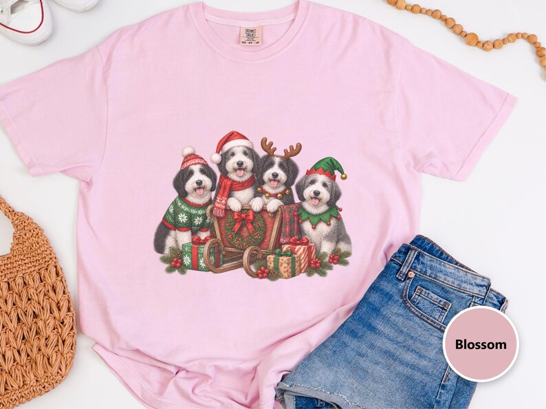 Sheepadoodle Christmas Shirt, Holiday Dog Lover Gift, Festive Puppy Shirt, Sheepadoodle Mom Tee, Cute Xmas Dog Apparel Bild 1