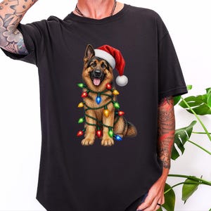 Camiseta navideña de pastor alemán, regalo navideño para perros, sudadera para mamás de pastor alemán, camiseta con luces navideñas, regalo para dueños de perros imagen 4