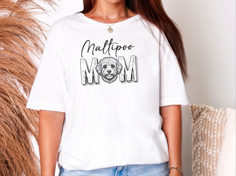 Koszulka dla mamy maltipoo, modna koszulka dla mamy psa, krzyżówka maltańczyka z pudlem, prezent dla właściciela maltipoo, koszulka dla kobiet, prezent dla właścicieli zwierząt domowych, modna koszulka dla mamy psa zdjęcie 6