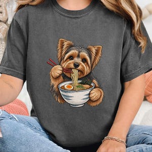 Yorkshire-Terrier-Shirt, Geschenk für Yorkshire-Terrier-Mama, Ramen-Liebhaber-Shirt, Shirt für japanisches Essen, Geschenk für Hundeliebhaber Bild 1
