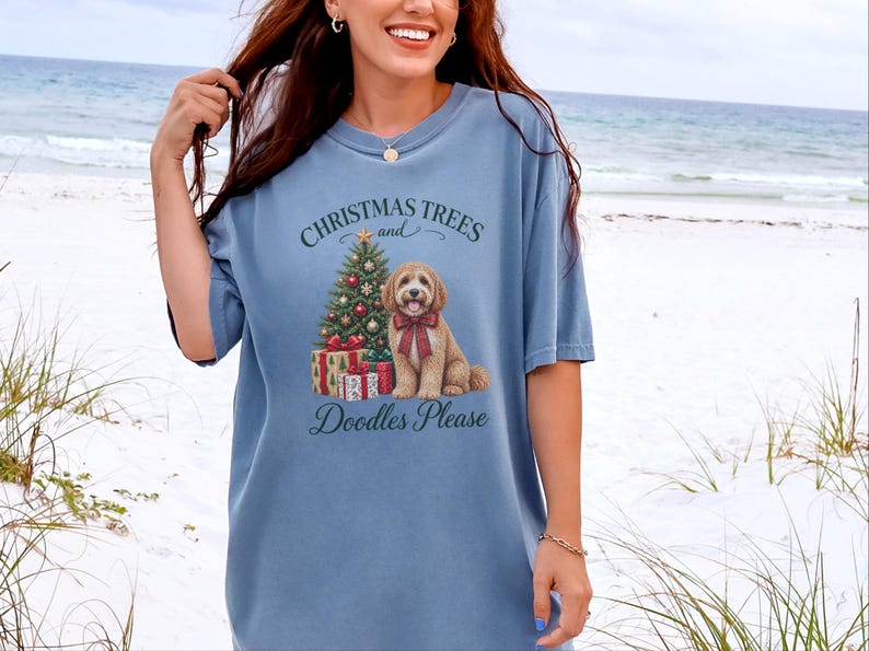 キャバプーのクリスマスシャツ、キャバプーママへのギフト、クリスマスツリーとドゥードル犬をお願いします、ドゥードル犬好きのシャツ、ホリデーペット好きへのギフト 画像 6