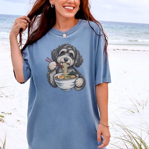 T-shirt Schnoodle Ramen, Cadeau pour propriétaire de Schnoodle, T-shirt pour amoureux des ramen, Cadeau pour maman de chien, T-shirt cuisine japonaise, T-shirt pour gourmand de nouilles image 3