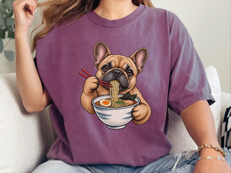 Frenchie Ramen Shirt, Japans Noodle Dog Shirt, Grappig Cadeau voor een Franse Bulldog, Sweatshirt voor Foodieliefhebbers, Top met Ramenkom Grafische Afbeelding afbeelding 4