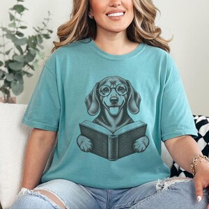 Camiseta de lectura para perros salchicha, regalo para amantes de los libros, camiseta de biblioteca para perros salchicha, regalo para mamás de perros salchicha, camiseta de biblioteca para perros salchicha imagen 5