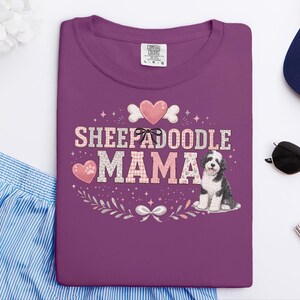 Comfort Colors Sheepadoodle Mama Tee, Doodle Mama Gift Shirt, Dog Mom Womens Summer Top, Sheepadoodle Lover Pet Parent Funny Graphic Tee afbeelding 4